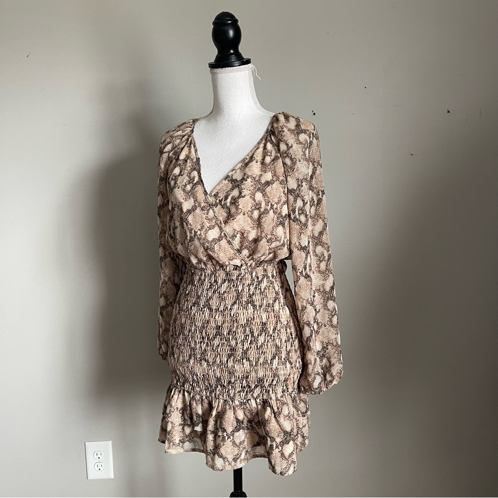 LE LIS | Snakeskin Reptile Print Smocked Long Sleeve Dress Sz S - Picture 4 of 11